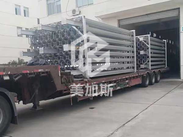 氣化器-高壓充裝站-2000方氣化器2臺(tái).jpg